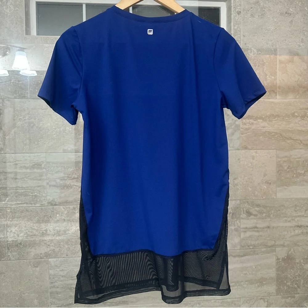 Fabletics Valencia Short Sleeve Tee Top Lightweight Athletic Size Small NWT